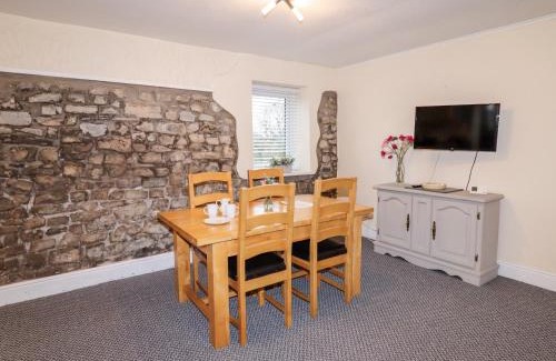 Nantgarw House | Fern Cottage: Family-Friendly Retreat with 9.5/10 Guest Rating