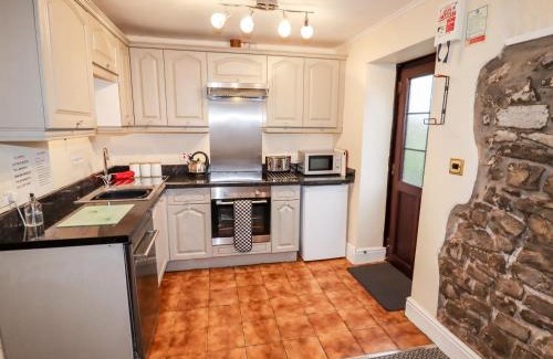 Nantgarw House | Fern Cottage: Family-Friendly Retreat with 9.5/10 Guest Rating