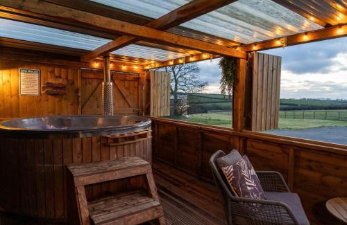 Tiers Cross House | Fern Cottage: Cozy 1 Bedroom Retreat on Blossom Farm