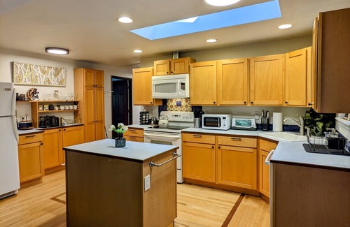 Eugene House | Discover Fern Forest Hideaway: A Tranquil Retreat