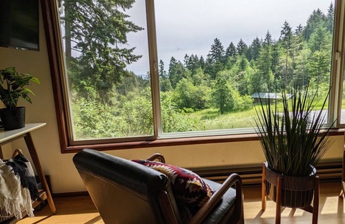 Eugene House | Discover Fern Forest Hideaway: A Tranquil Retreat