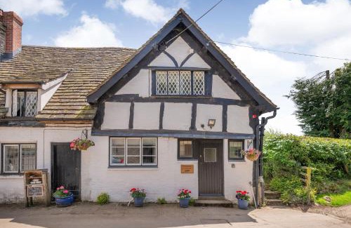 Whitney House | Discover Fern Hall Cottage: Pet and Child Friendly Retreat