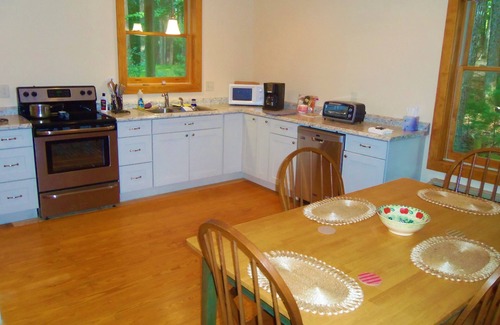 Deep Gap House | Experience Nature and Convenience: Pet-Friendly Retreat Awaits
