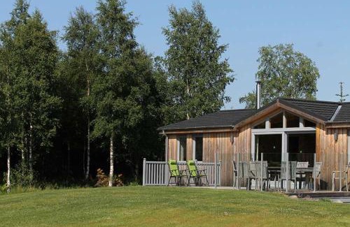 Perth House | Fern Lodge - Eco-Friendly Retreat with Hot Tub in Perthshire