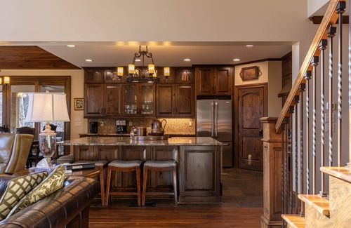 Blowing Rock House | Discover Fern Ridge Lodge: Hot Tub, Game Room & Lake Views