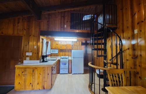 Felton Cabin | Relaxing Fern River Resort with Ocean View & Spa