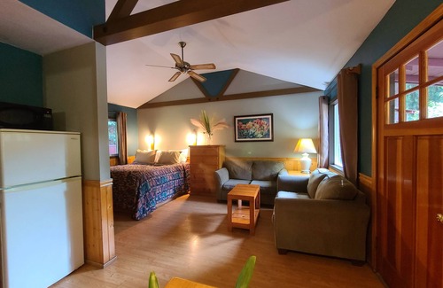 Felton Cabin | Relaxing Fern River Resort with Ocean View & Spa