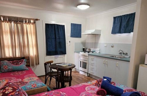 Horse Creek Cabin | Fern's Miners Rest Cabin 3, Qb plus Sb, A/C pet friendly