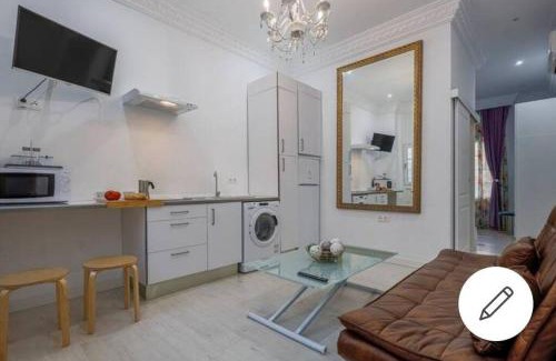 Los Remedios Apartment | Fernando IV 29A: Top-Rated Family and Pet-Friendly Retreat