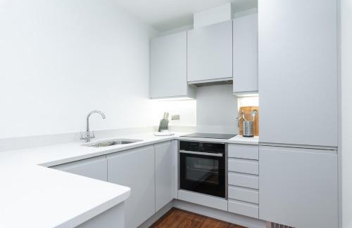 Dundrum Apartment | Fernbank: 4-Star Family Retreat with Top Guest Ratings