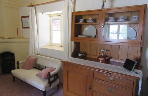 Marrangaroo Bed & Breakfast | Fernbrook Cottage: Guest Rated 9.1 with Hot Tub & Dining