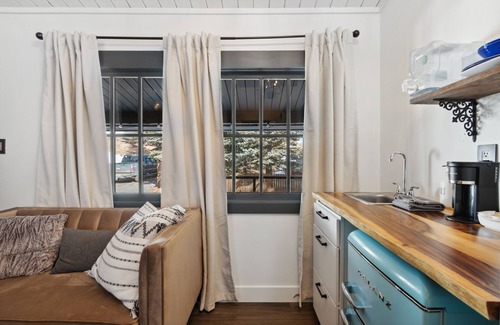 Allenspark Hotel | Ferncliff Lodge: Guest Rated 9.8 with Family-Friendly Amenities
