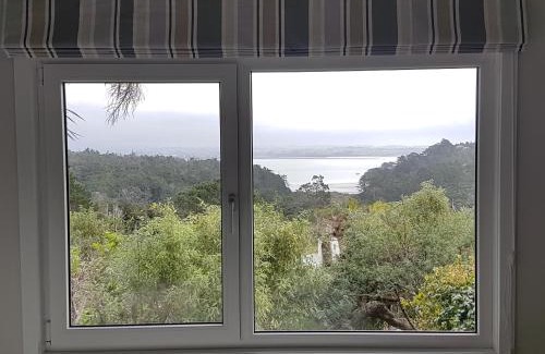 Birkenhead Bed & Breakfast | Pet-Friendly Fernglen B&B with Hot Tub and Kitchen Access