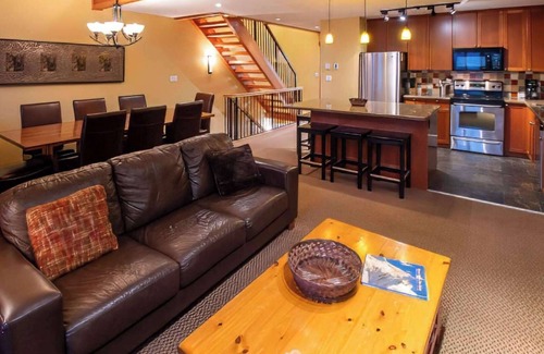 East Kootenay House | Fernie Pinnacle Ridge Chalet: Family-Friendly Retreat