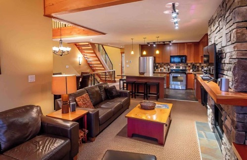 East Kootenay House | Fernie Pinnacle Ridge Chalet: Family-Friendly Retreat
