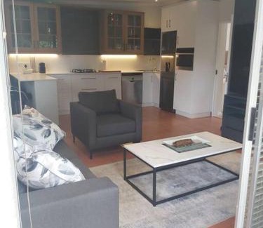 Greater Johannesburg Metropolitan Area Apartment | Modern Fernpark Cottage with Pool and Ocean View