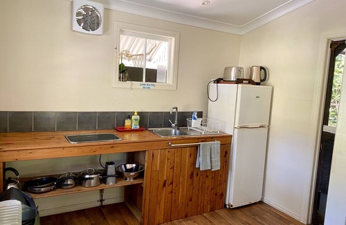 Byfield Hotel | Discover Ferns Hideaway Resort: Guest Rated 9.8 with Pool