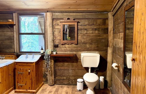 Byfield Hotel | Discover Ferns Hideaway Resort: Guest Rated 9.8 with Pool