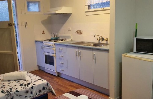 Horse Creek Apartment | Cozy Ferns Miners Rest Motel: Pet-Friendly & Breakfast Included