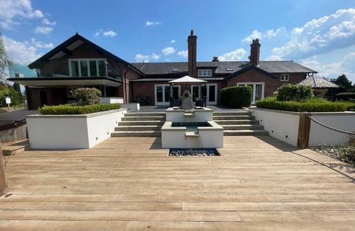Knutsford House | Fernside Home in Cheshire: Pet-Friendly with Lake View Spa