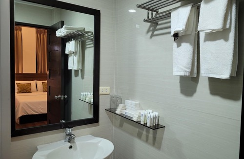 Coron Hotel | Fernvale Leisure Club and Resort: Family-Friendly Escape
