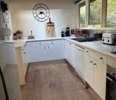 Kalorama House | Top-Rated Fernview on Falls: Family-Friendly Retreat