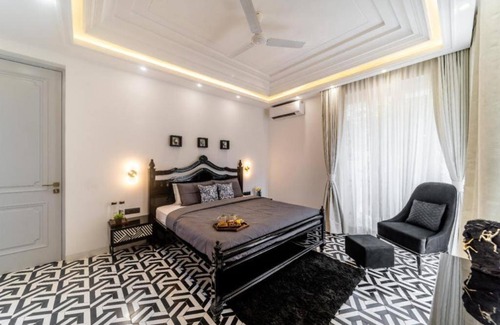 Assagao Villa | Discover Fernweh Villa: Family-Friendly with Pool & Hot Tub