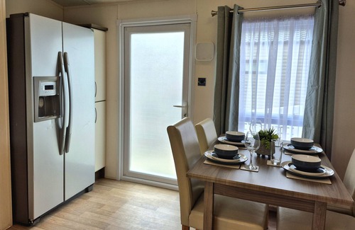 Hopton Cottage | FERNWOOD LODGE, pet friendly, with pool in Belton, Norfolk