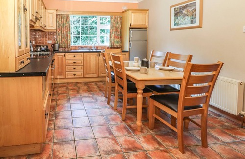 Killarney Cottage | Fernwood: Pet-Friendly Retreat with Cozy Open Fire in Killarney