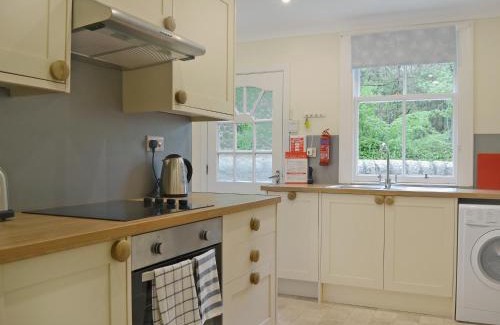 Dunfermline House | Fernwoodlea: 4-Star Family & Pet-Friendly Retreat
