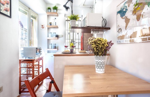 Ferrara Apartment | Cozy Ferrara Mercato Studio with Breakfast & Kitchen Access