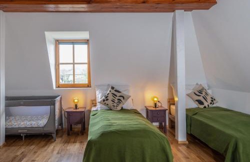 Csesznek House | Experience Ferrata Vendégház: 9.3 Rated with Ocean Views