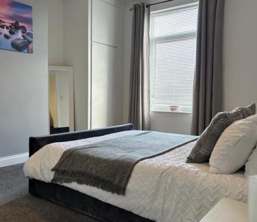 Doncaster House | Discover Ferrers House: Pet-Friendly 4-Star Retreat