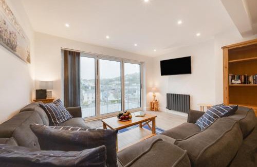 West Looe House | Pet-Friendly Retreat at Ferry View - Rated 9/10 by Guests