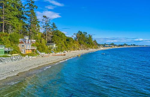 Point Roberts House | Oceanfront Ferry Viewer Cottage with Breathtaking Views