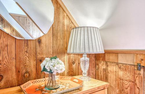 Point Roberts House | Oceanfront Ferry Viewer Cottage with Breathtaking Views