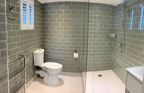 Moulsford on Thames Hotel | Discover Ferrymans Cottage: Family-Friendly Retreat Awaits