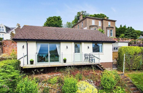 Broughty Ferry Ski Chalet | Cozy Ferry View with Private Balcony and Family Amenities