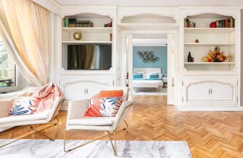 San Sebastian Centro Apartment | Festival Suite: Ideal Getaway for Family Adventures