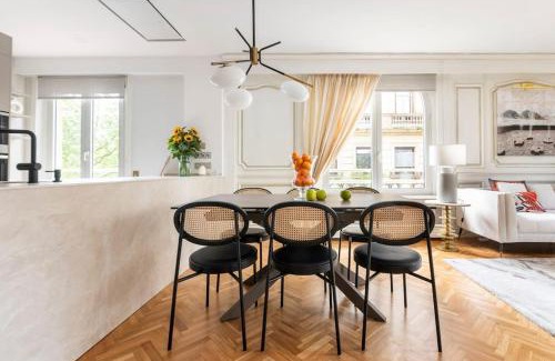 San Sebastian Centro Apartment | Festival Suite: Ideal Getaway for Family Adventures
