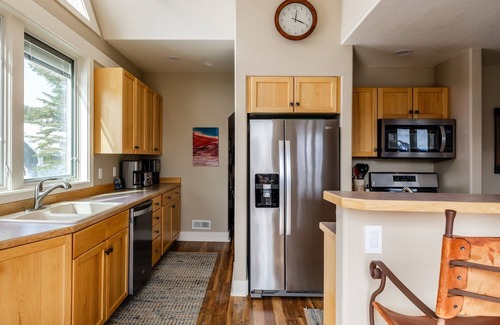 Saddle Ridge House | Exclusive Saddle Ridge Townhome: Ski-in/Ski-out & Hot Tub