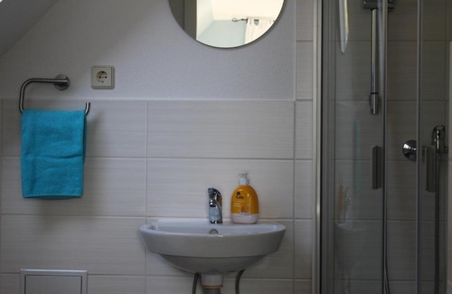 Pirna Apartment | Discover Festung Märcz: Pet-Friendly Retreat with Breakfast