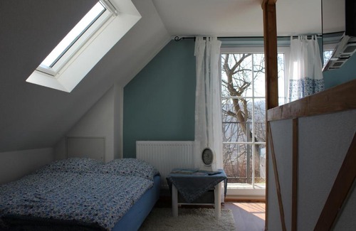 Pirna Apartment | Discover Festung Märcz: Pet-Friendly Retreat with Breakfast