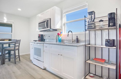 Gilchrist House | Fetching, cozy home. Sleeps 4! Pet & kid friendly!