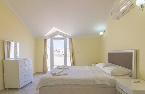 Mentese Apartment | Beachfront Escape at Sunset Beach Club, Fethiye Çalış