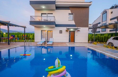 Ciftlik Villa | Superb 4-Star Villa Near the Sea with Pool & Family Amenities