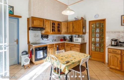 Grezan House | Feuillade Ancien: Family-Friendly Getaway Awaits You