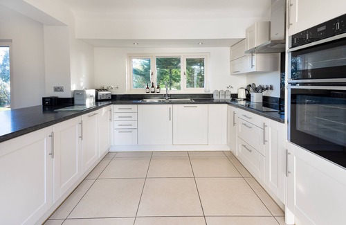 Abersoch House | Discover Oceanfront Bliss: Walk to Beach & Enjoy Hot Tub