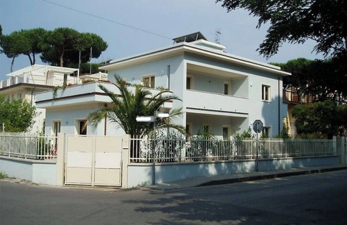 Lido di Camaiore Apartment | Seaside Retreat with Private Garden & 10/10 Guest Rating