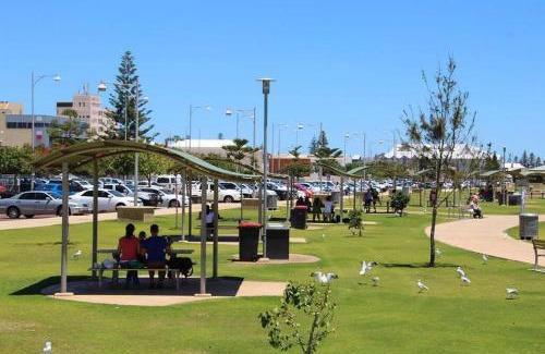 Geraldton House | Convenient Corner House: Steps to Town & Family-Friendly